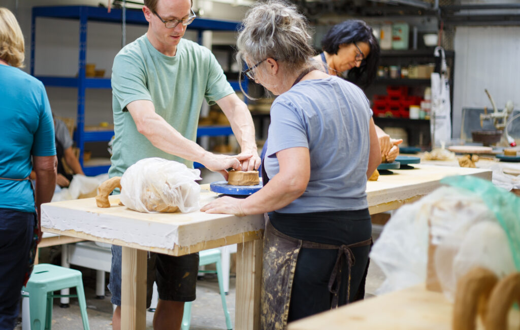 Töpferkurs Erwachsene Karlsruhe – Drehscheiben Workshop
